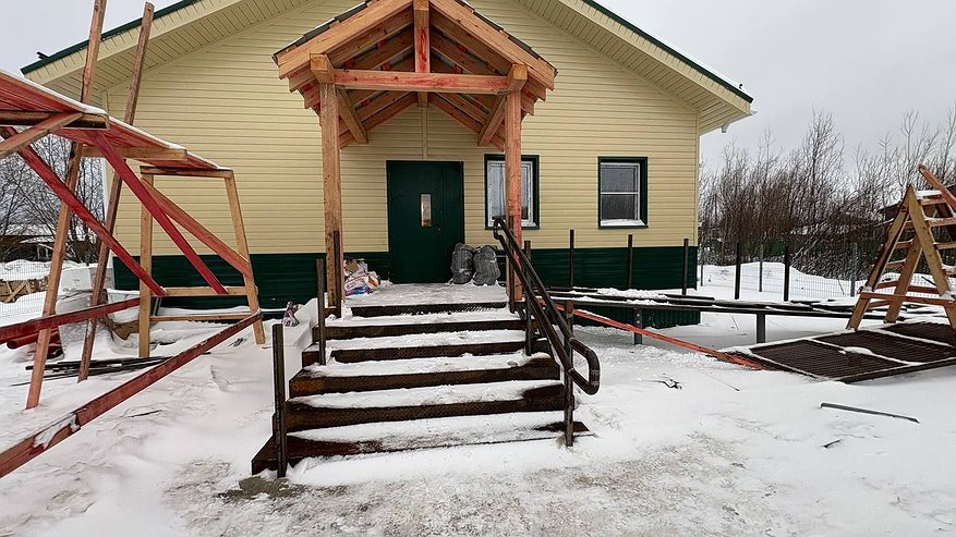 Главная картинка новости: В Усинском округе выходит на завершающий этап строительство нового фельдшерско-акушерского пункта