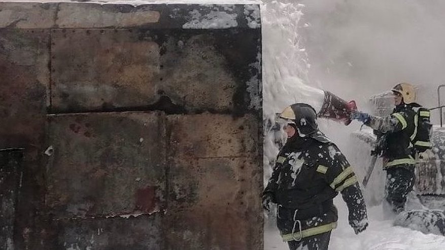 Главная картинка новости: Пожар на Заводской улице в Усинске ликвидирован