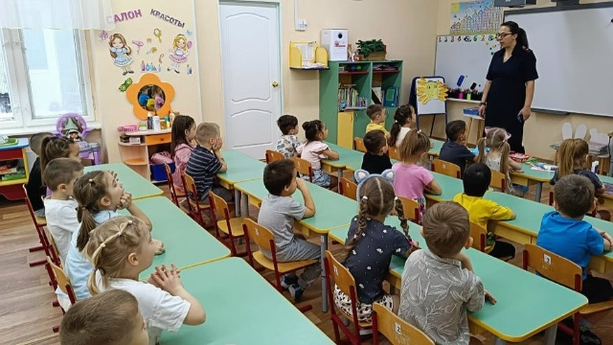 Главная картинка новости: Инспектор из Усинска провела занятие о правах малышей в детском саду