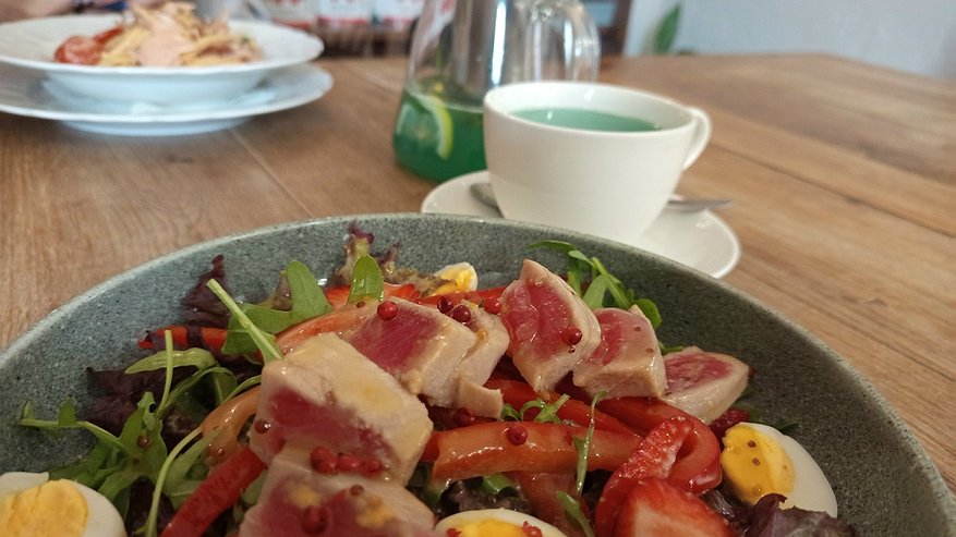 Главная картинка новости: В Коми выявили нарушения в кафе при использовании продукции без подтверждающих документов