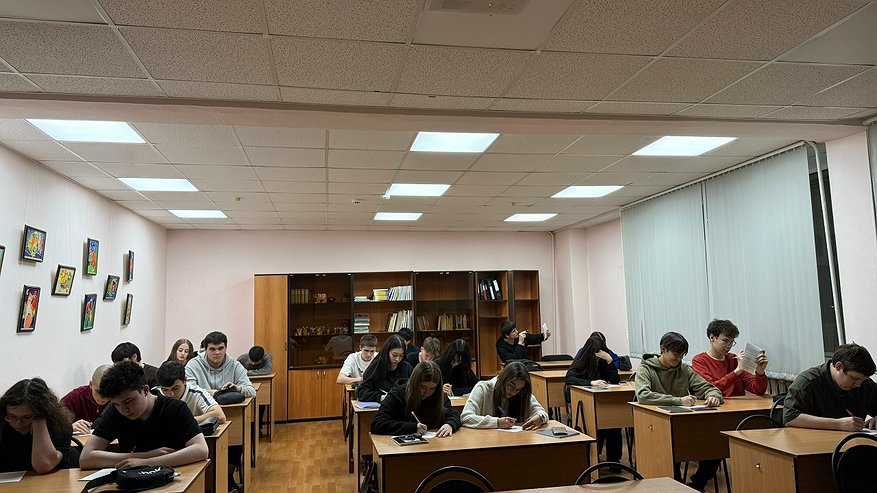 Главная картинка новости: Студенты Усинского филиала УГТУ проверили свои правовые знания на тематической викторине