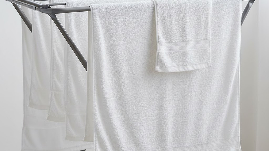 Главная картинка новости: 3 ложки на таз — и белые вещи чище чем из магазина: даже пожелтевшая "тряпка" ослепит белизной — полезный совет