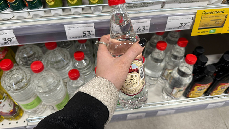 Главная картинка новости: С первым снегом покупаю 3 л уксуса — и не мучаюсь, как городские: подсказала бабуля из деревни — дома спокойно всю зиму