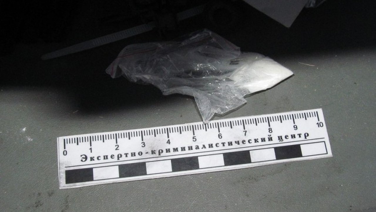 Главная картинка новости: В Коми полицейские задержали жителей за хранение наркотиков