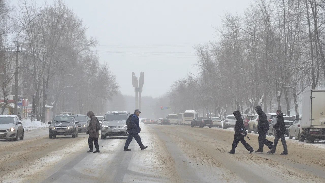 Главная картинка новости: Предприятиям в Коми не хватает 8 тысяч сотрудников при рекордно низкой официальной безработице