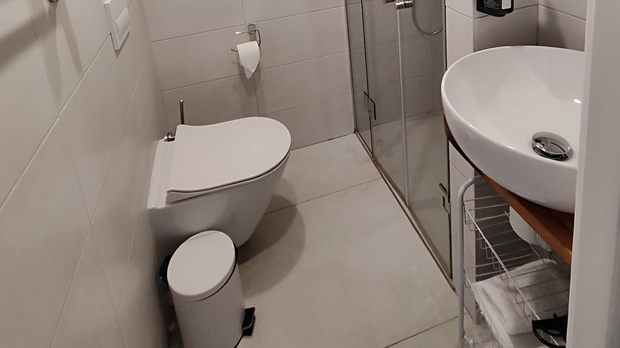 Главная картинка новости: Уходя их дома, закидываю чайный пакетик в унитаз - волшебный совет повидавшей горничной