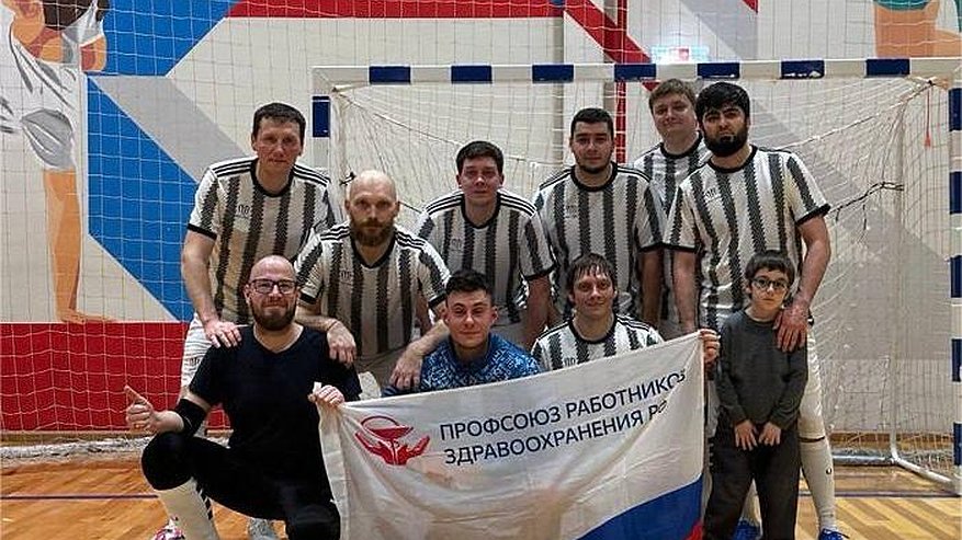 Главная картинка новости: Команда Усинской ЦРБ вышла на старт городского мини-футбольного первенства