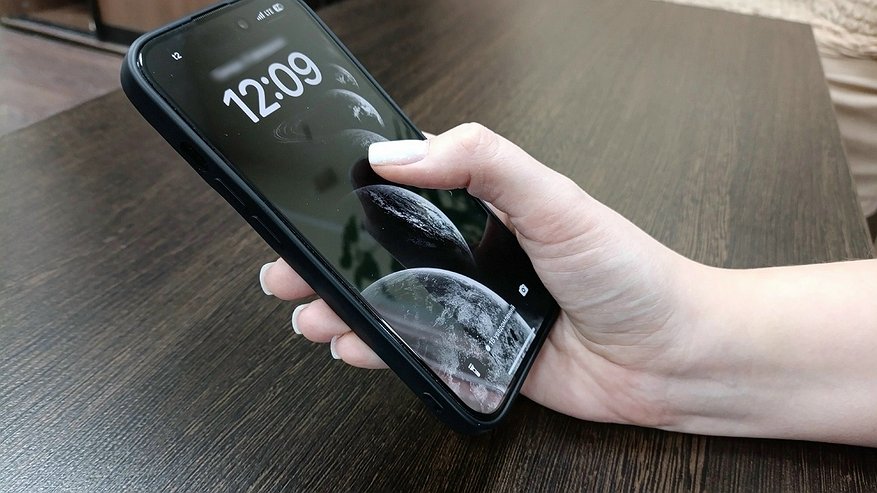 Главная картинка новости: В Коми оперативники задержали мужчину, присвоившего чужой смартфон