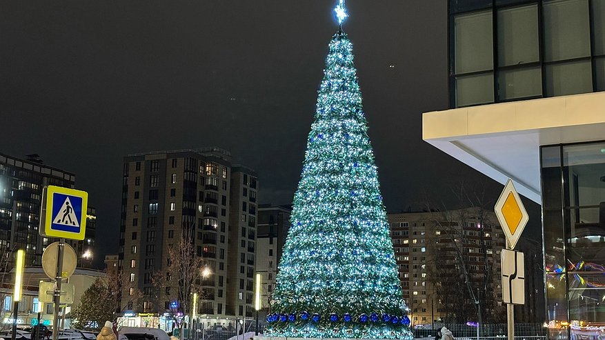 Главная картинка новости: Усинск готовится к открытию новогоднего городка