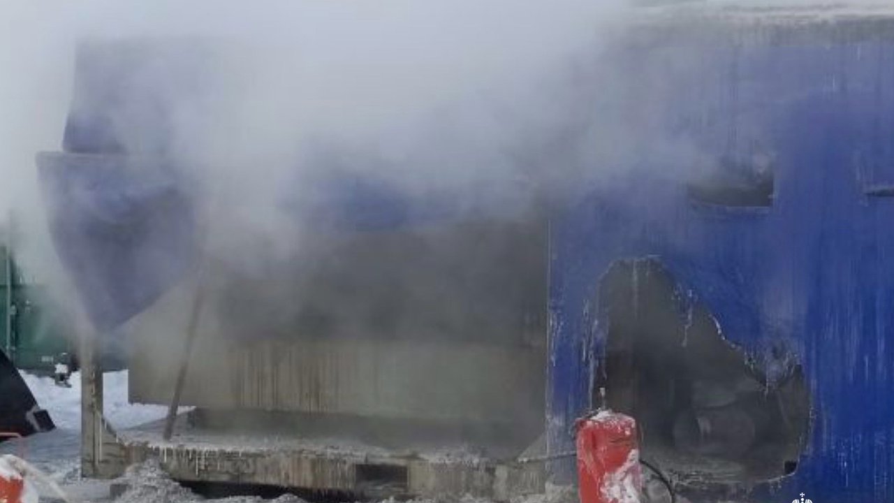 Главная картинка новости: В Коми за сутки ликвидировано три пожара: от дизельной электростанции до дачного дома