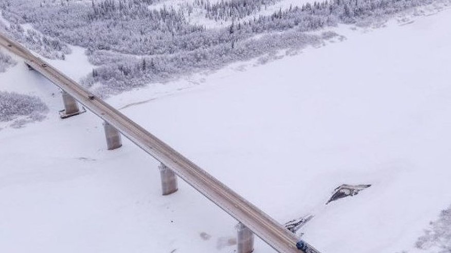 Главная картинка новости: В Усинске сохранили режим повышенной готовности из-за аварийного моста через Колву