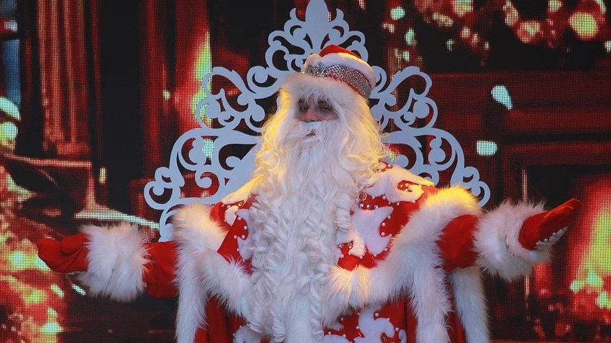 Главная картинка новости: В Усинске открыли цикл новогодних мероприятий праздничной ёлкой главы округа