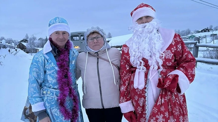 Главная картинка новости: Врачи Усинской амбулатории поздравили  ветеранов сельского здравоохранения с наступающим праздником