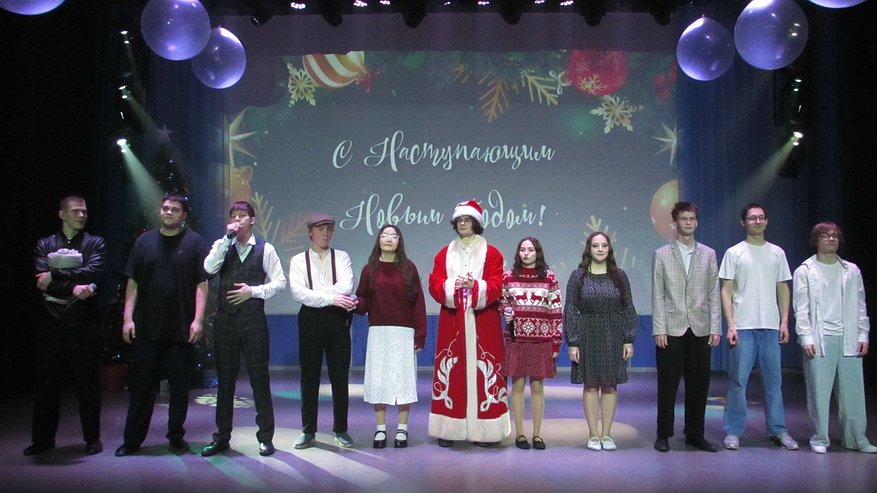 Главная картинка новости: В Усинском филиале УГТУ большим концертом отметили завершение года
