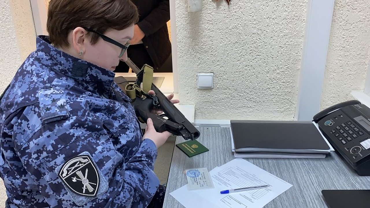 Главная картинка новости: Росгвардия в Коми усиливает контроль за оборотом оружия: изъяты десятки единиц