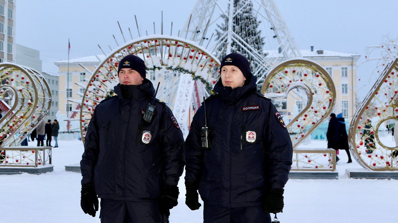 Главная картинка новости: Свыше 700 полицейских обеспечат безопасность праздничных гуляний в Коми