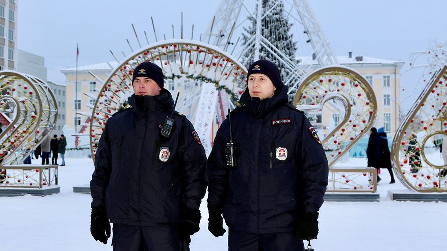 Главная картинка новости: Свыше 700 полицейских обеспечат безопасность праздничных гуляний в Коми