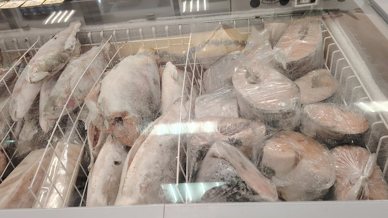 Главная картинка новости: В Светофор завезли австралийский лосось: как только приготовил на ужин, сразу понял - что не так с этим элитным "мясом"