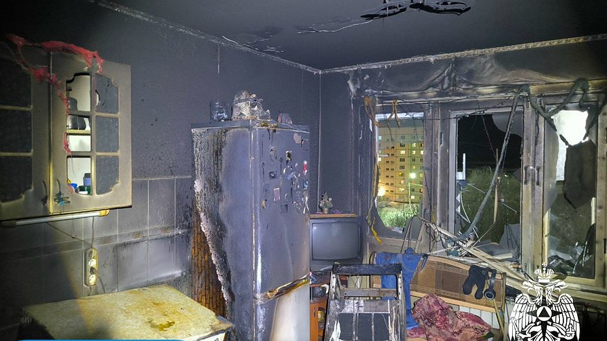 Главная картинка новости: В Усинске два человека пострадали во время пожара в квартире