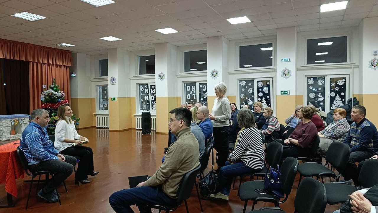 Главная картинка новости: Жители Пармы обсудили с Главой Усинска вопросы газификации и электроснабжения