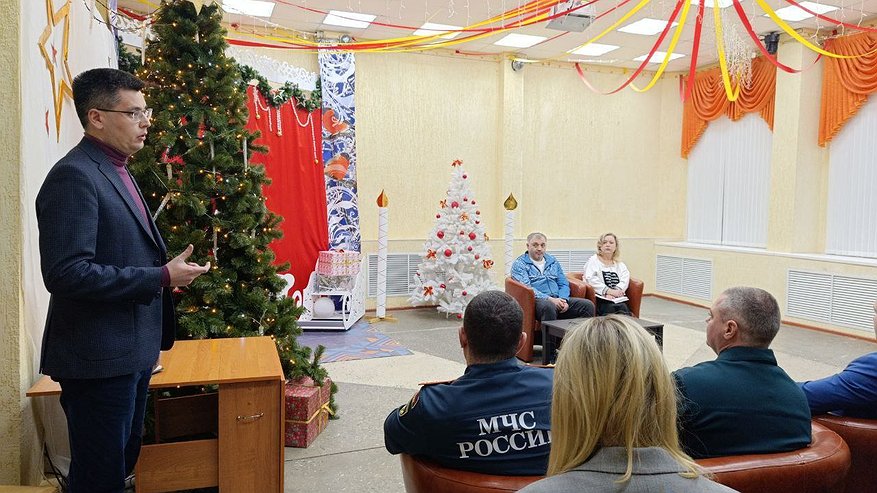 Главная картинка новости: Главврач Усинской ЦРБ назвал выездные встречи ключевыми для работы в сёлах