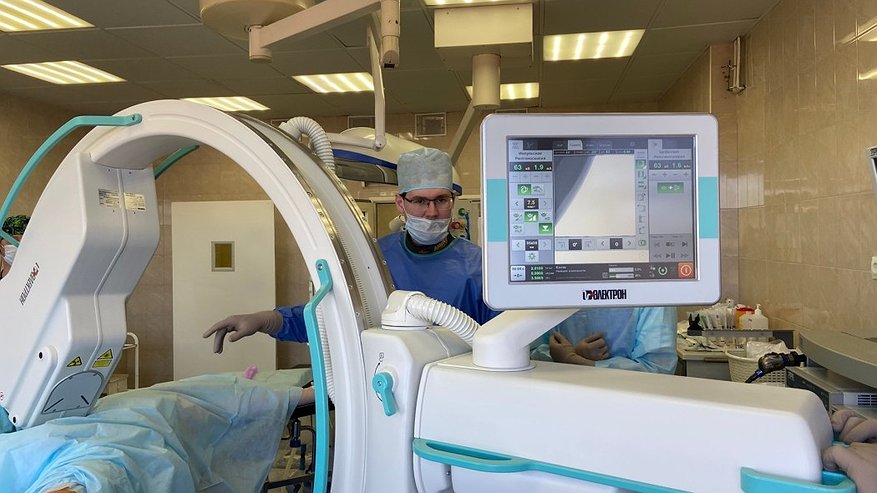 Главная картинка новости: В Коми впервые провели сложную ортопедическую операцию подростку по новой методике