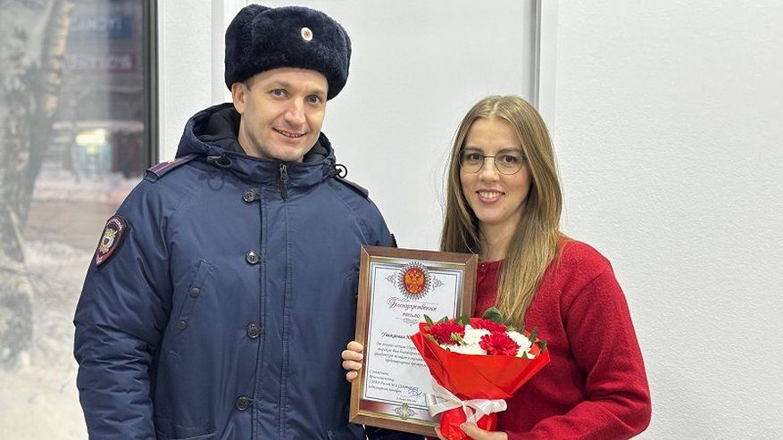 Главная картинка новости: В Коми работники салона связи предотвратили новую попытку обмана пенсионерки