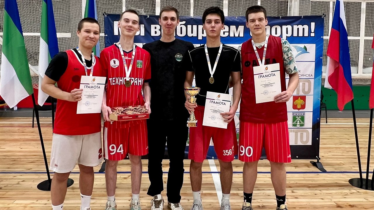 Главная картинка новости: В Усинске завершился триумфальный "КУБОК МЭРА"