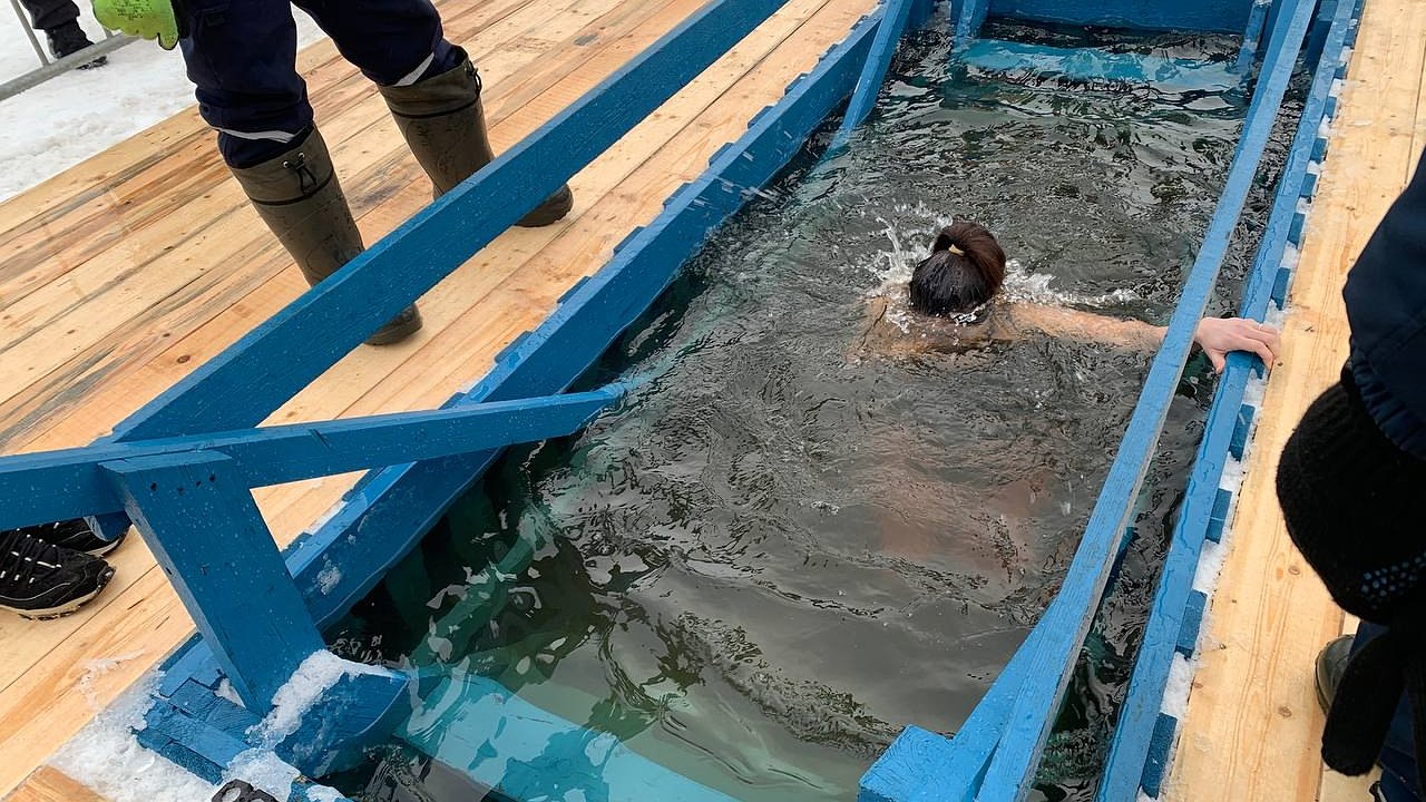 Главная картинка новости: Жителей Коми предупредили о рисках во время Крещенских купаний