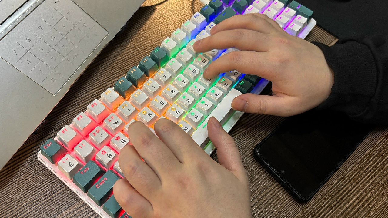 Главная картинка новости: В Усинске мужчина лишился более 2 миллионов рублей, пытаясь купить авто из Европы