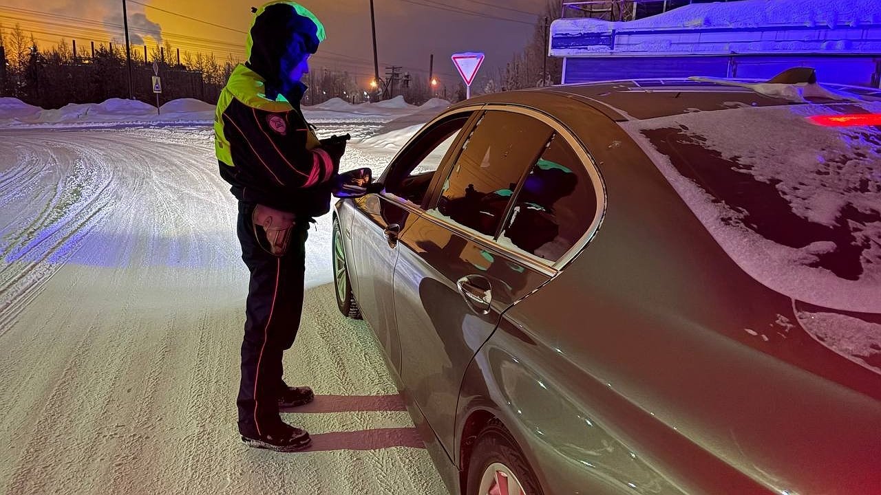 Главная картинка новости: Госавтоинспекция Коми усиливает контроль на дорогах в праздничные дни