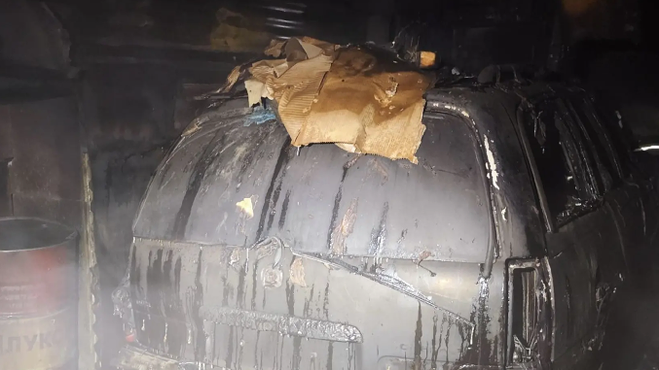 Главная картинка новости: В Коми при пожаре в гаражном боксе погиб мужчина