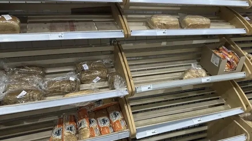 Главная картинка новости: В Коми нехватка хлеба в магазинах привела к обращениям в надзорные ведомства