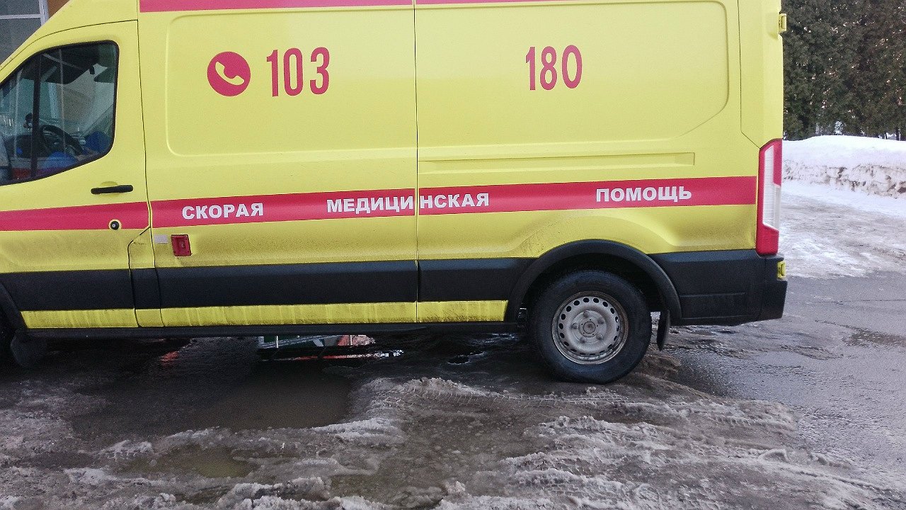 Главная картинка новости: Автобус с детьми попал в аварию на трассе в Коми