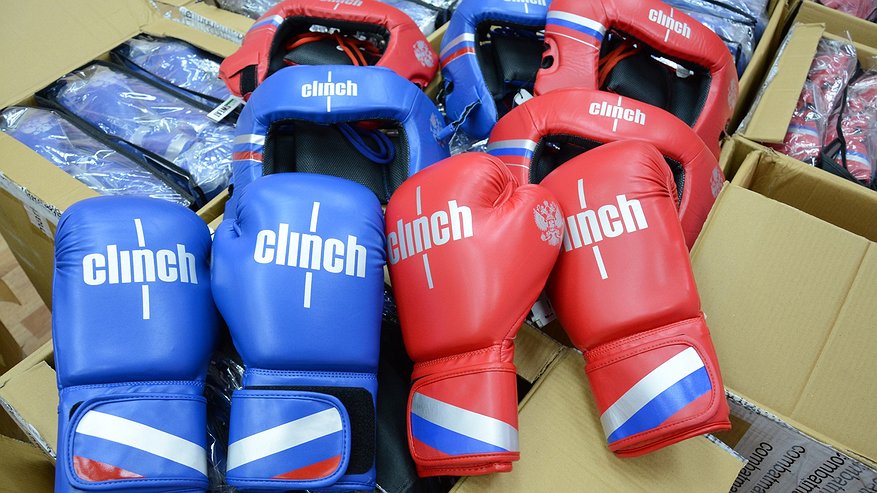 Главная картинка новости: В Усинске активно реализуется проект "Бокс в школу"