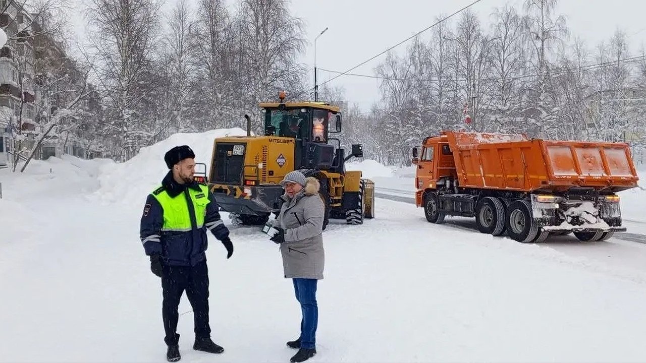 Главная картинка новости: В Усинске провели рейд по проверке зимнего содержания дорог