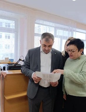 Глава Усинска посетил лицей и обсудил подготовку к экзаменам и летним работам