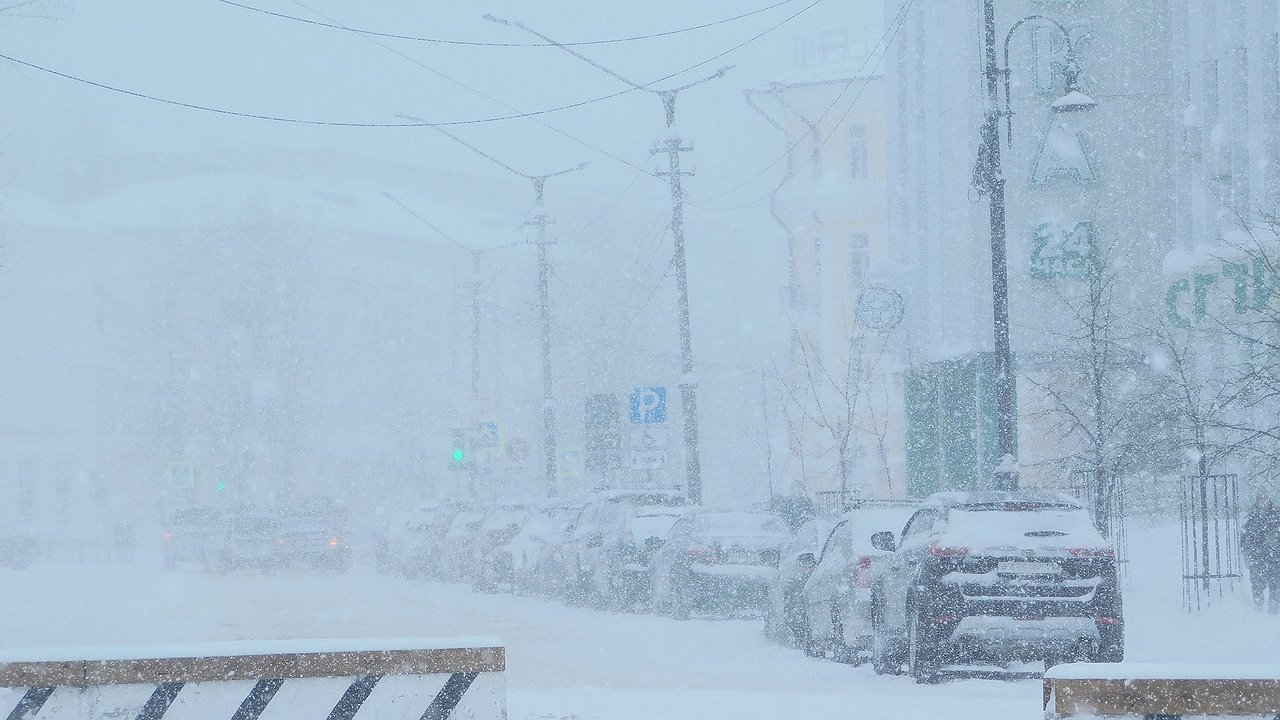 Главная картинка новости: В Коми 7 февраля усилится ветер и сохранится морозная погода