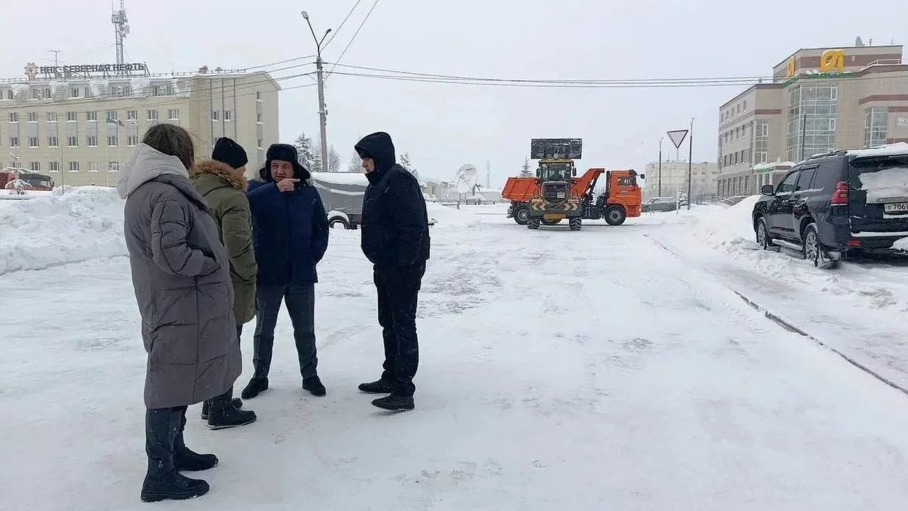Главная картинка новости: В Усинске на выездном совещании оценили уборку снега и вывоз с городских территорий