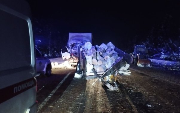 После ДТП в Коми у водителя трактора украли вещи с места аварии