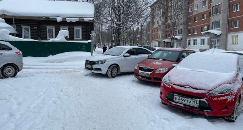 Меньше чем за сутки на переправе в Усинском округе застряли шесть автомобилей