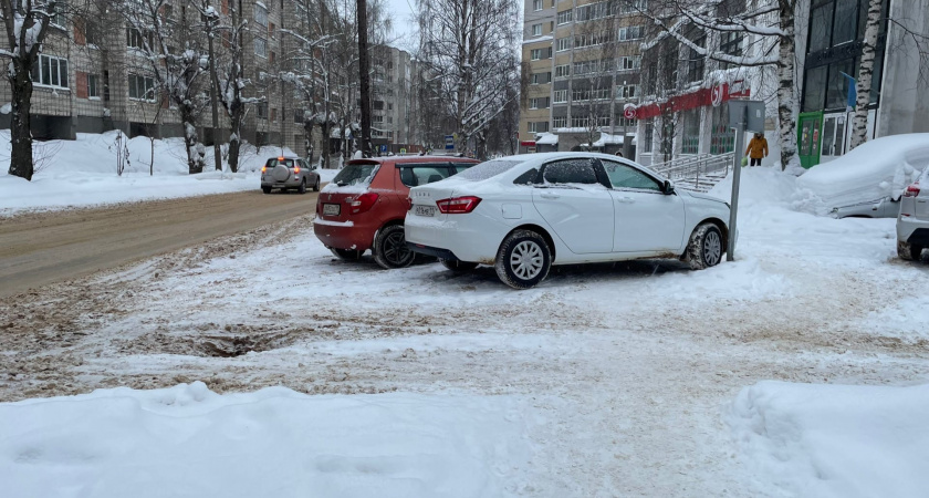 Водитель КамАЗа погиб при падении с моста в Усинске