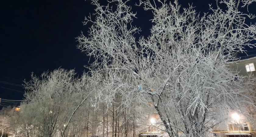 Усинск встречает день ясным небом и крепким морозом