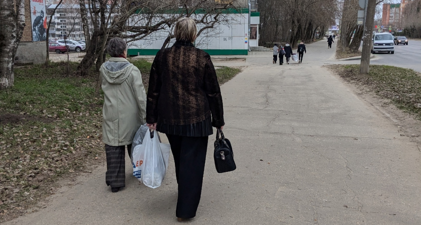 Независимо от дохода. С июня к пенсии прибавят по 2900 рублей