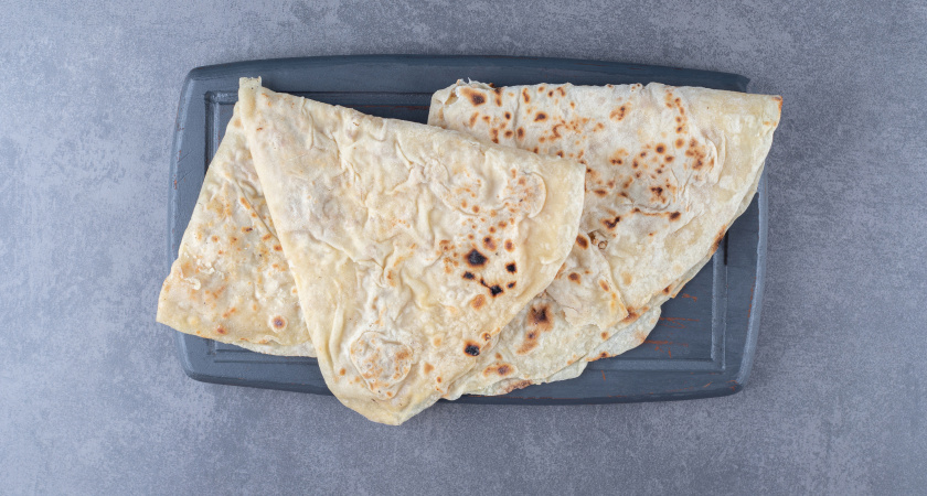 Быстро, просто и очень вкусно: берем лаваш и готовим вкуснейшие рулетики — сметут со стола, моргнуть не успеете