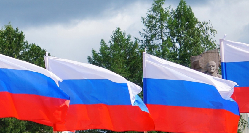 Житель Коми ответил перед законом за уничтожение российского флага