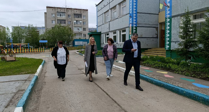 Глава Усинска лично контролирует ремонт детского сада и дорог в Парме