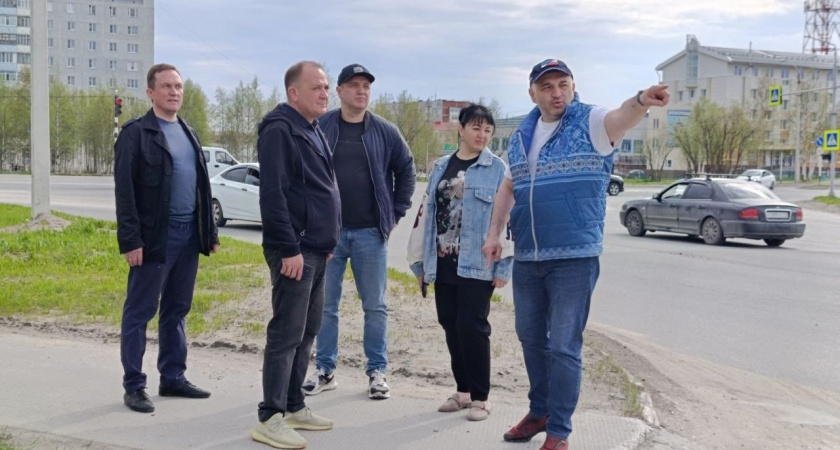 В Усинске стартовали масштабные работы по благоустройству: новые тротуары и ремонт дорог в приоритете