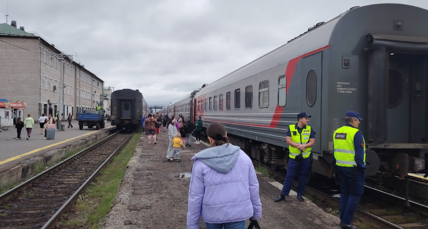 Признания проводницы РЖД: за занавесками в плацкарте охи-ахи, и каждый рейс у пассажиров что-нибудь пропадает