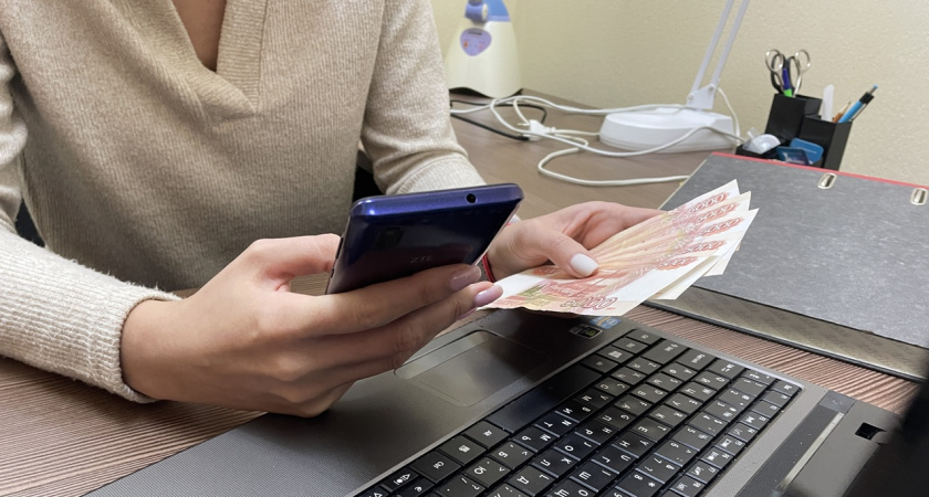 В Коми женщина оформила кредит и отдала его аферистам